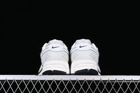 Tênis Nike Zoom Vomero 5 Photon Dust Metallic Silver