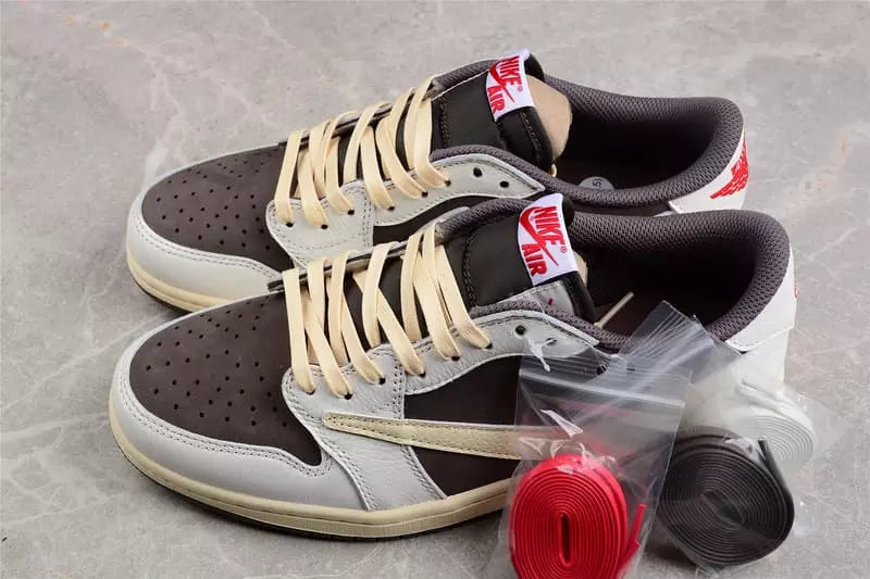 Tênis Air Jordan 1 Low x Travis Scott - Reverse Mocha