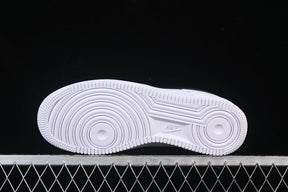 Tênis Air Force 1 Low White x Supreme