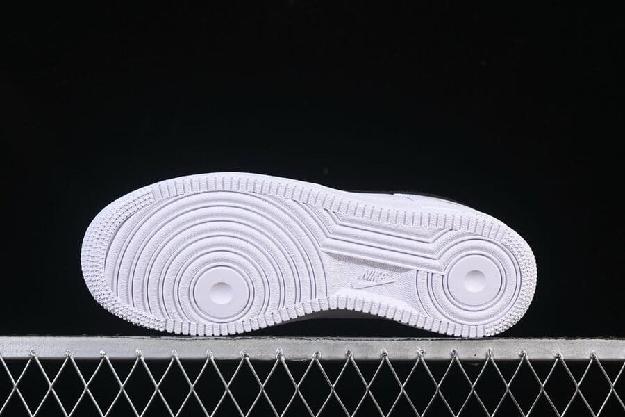 Tênis Air Force 1 Low White x Supreme