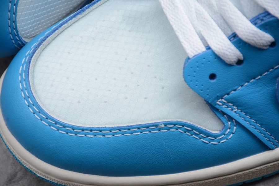 Tênis Air Jordan 1 High x Off-White UNC