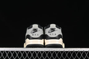 Tênis Air Jordan 4 RM Black Sail