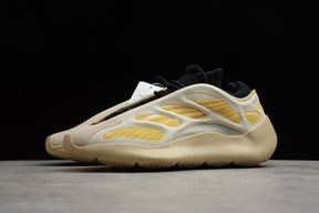 Tênis Adidas Yeezy 700 V3 Safflower