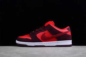 Tênis Nike SB Dunk Low Cherry