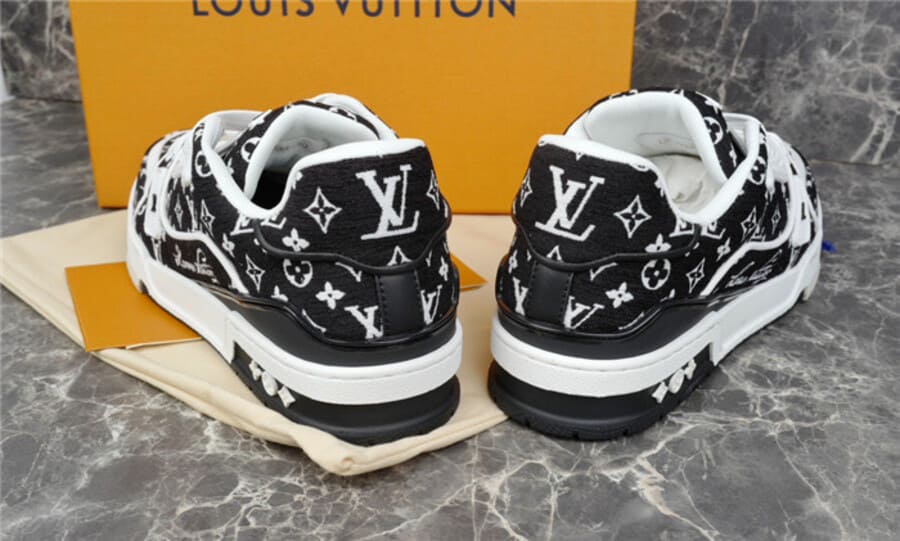 Tênis Louis Vuitton Trainer Black Monogram Textile