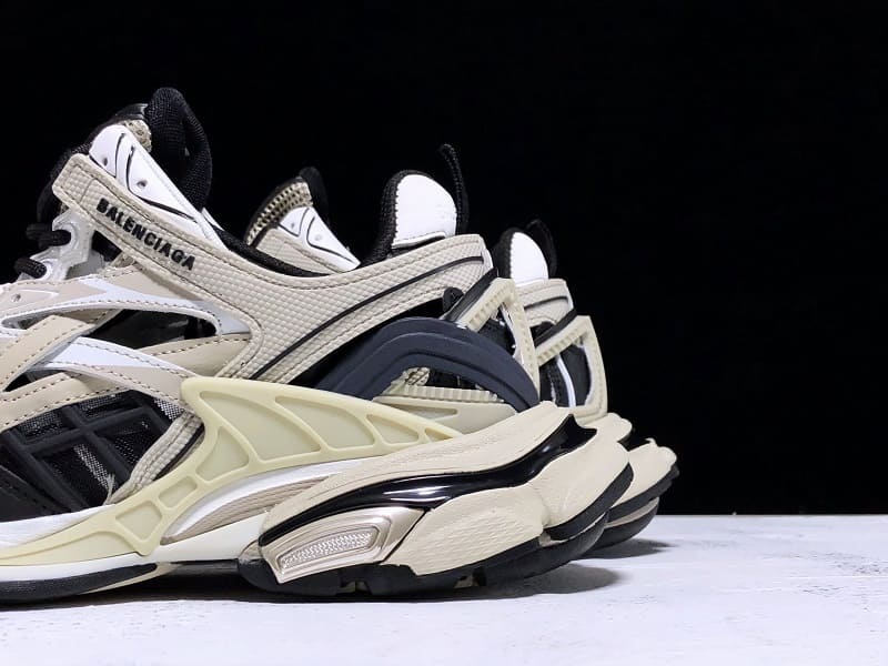 Tênis Balenciaga Track 2.0  Beige Black