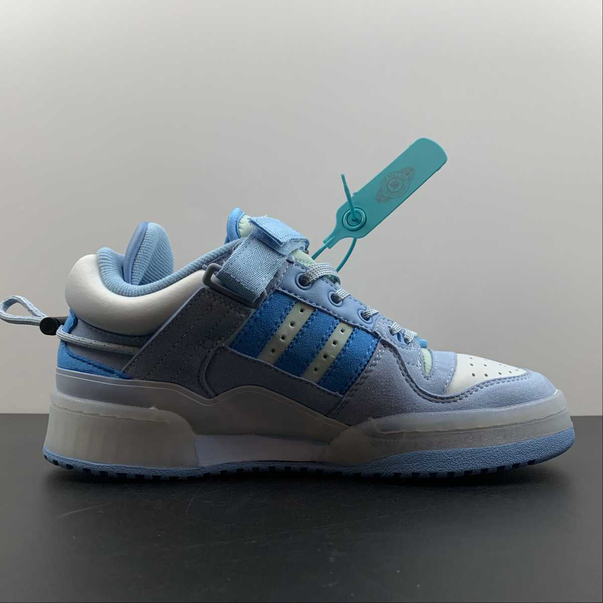 Tênis Adidas Bad Bunny x Forum Buckle Low Blue Tint