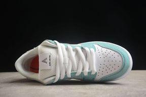 Tênis Nike SB Dunk Low Turbo Green x April Skateboards