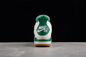 Tênis Air Jordan 4 Retro x Nike SB Pine Green