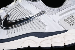 Tênis Nike Zoom Vomero 5 Photon Dust Metallic Silver