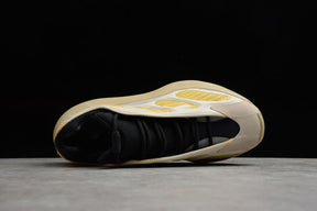 Tênis Adidas Yeezy 700 V3 Safflower