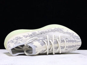 Tênis Adidas Yeezy 380 Alien