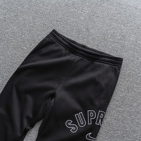 Calça Nike x Supreme Arc
