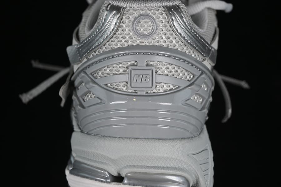 Tênis New Balance 1906A Concrete Silver Metallic