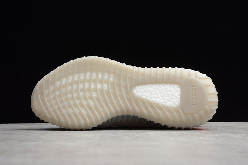 Tênis Adidas Yeezy 350 V2 Tail Light