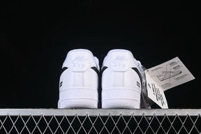 Tênis Air Force 1 Low White x Supreme