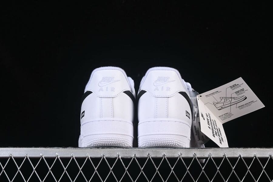 Tênis Air Force 1 Low White x Supreme