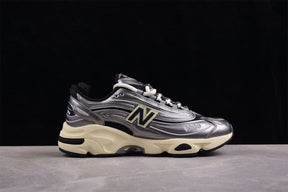 Tênis New Balance 1000 Silver Metallic Black