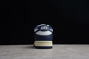 Tênis Nike Dunk Low Vintage Navy