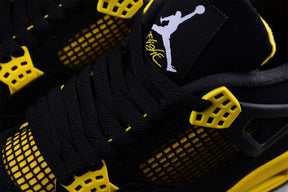 Tênis Air Jordan 4 Thunder