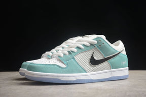 Tênis Nike SB Dunk Low Turbo Green x April Skateboards