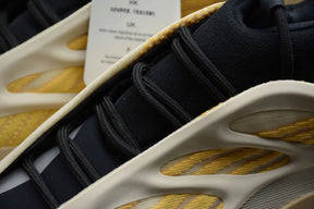 Tênis Adidas Yeezy 700 V3 Safflower