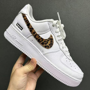 Tênis Air Force 1 Low White Cheetah x Supreme x GoodEnough