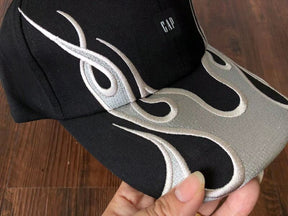 Boné GAP x Yeezy Flame Black